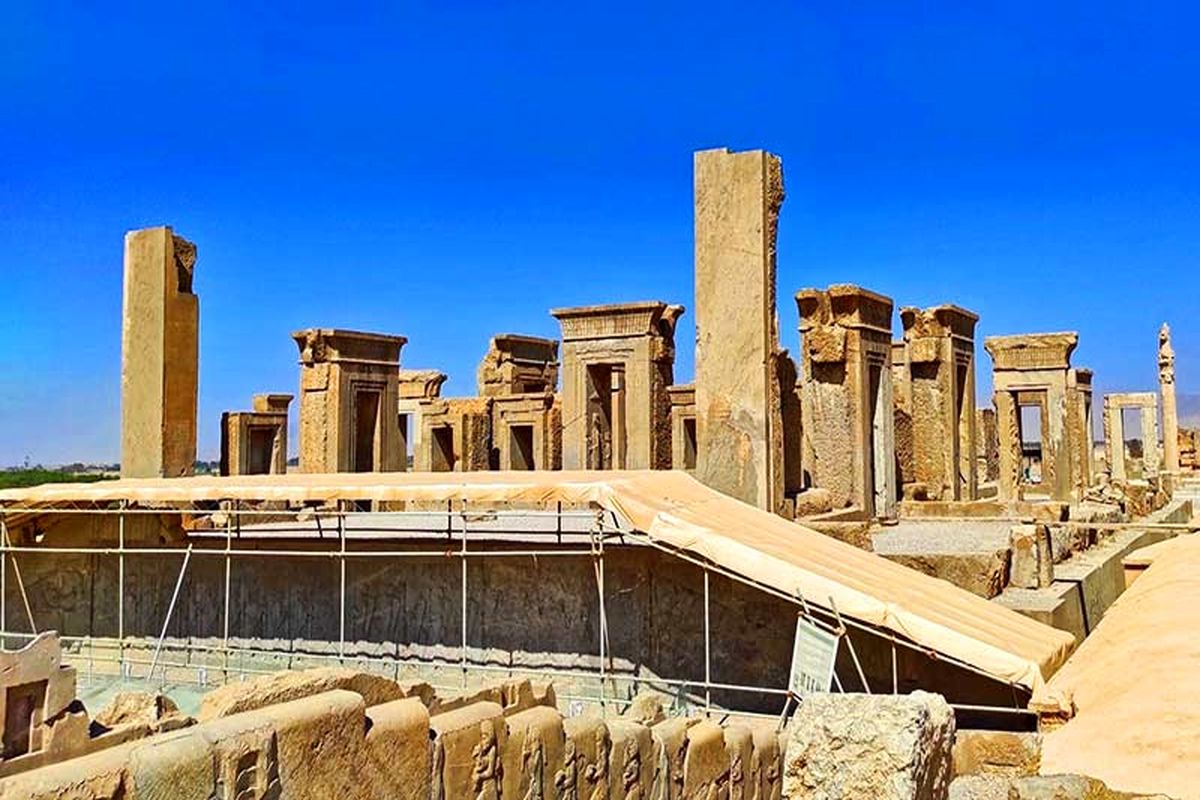 سفر به  تخت جمشید با اجاره خودرو